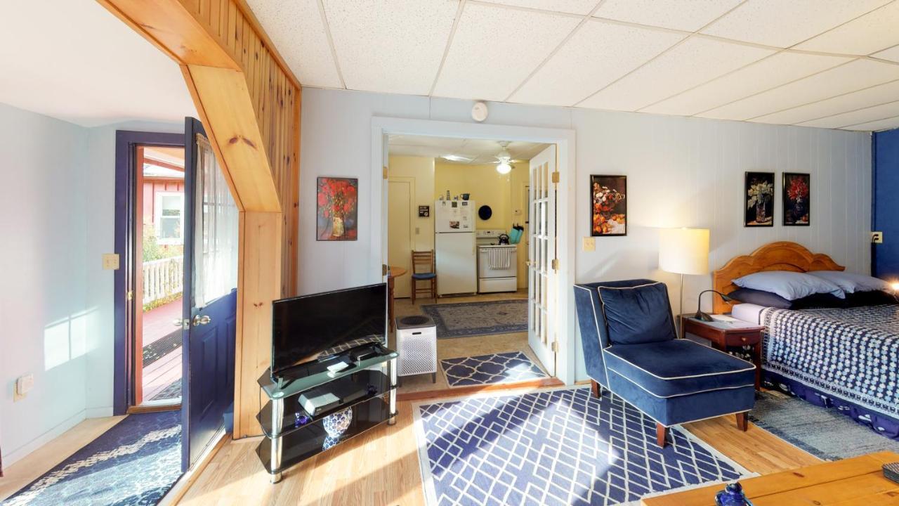 Cavalier Cottage B&B Shelburne Falls Exterior photo